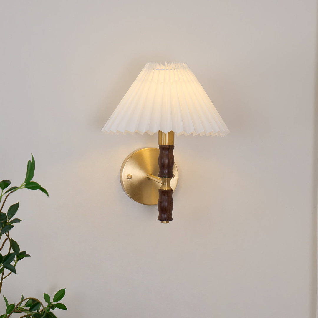 Lampa Ścienna z Fałdowanego Orzecha