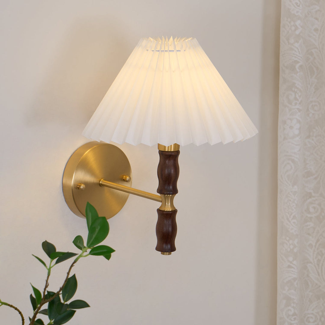 Lampa Ścienna z Fałdowanego Orzecha