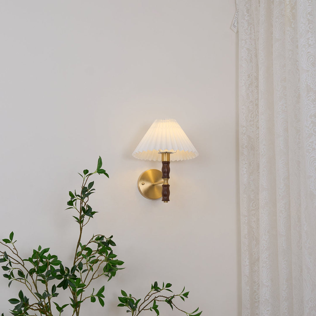 Lampa Ścienna z Fałdowanego Orzecha