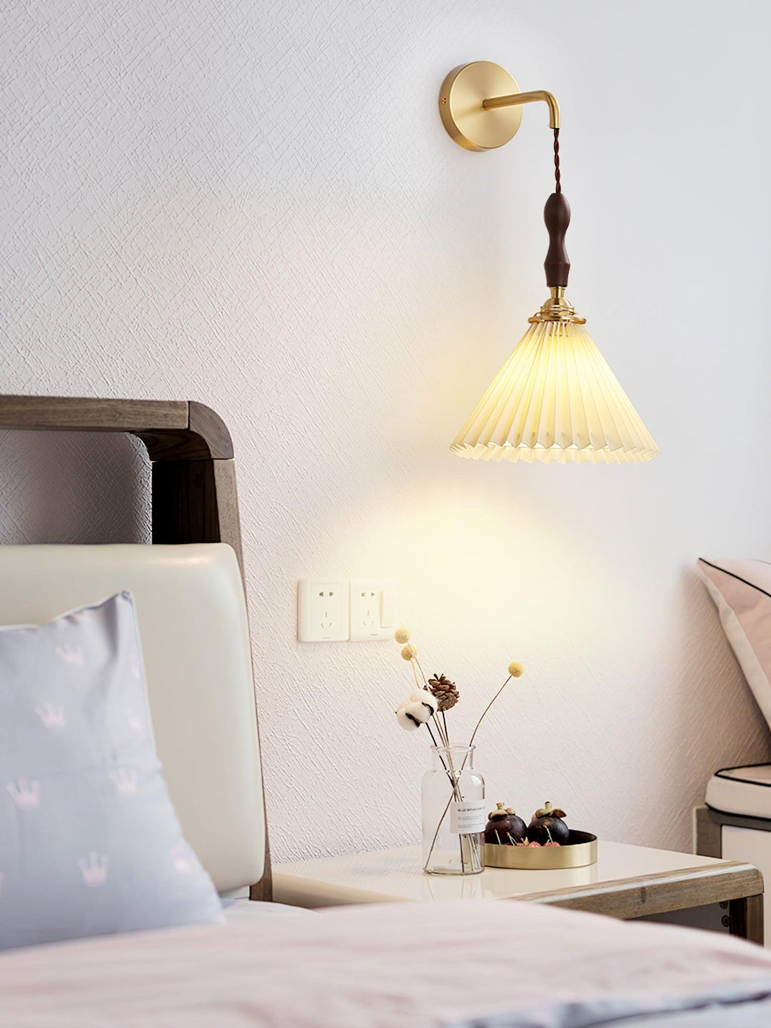 Lampa Ścienna z Faldami z Drewna