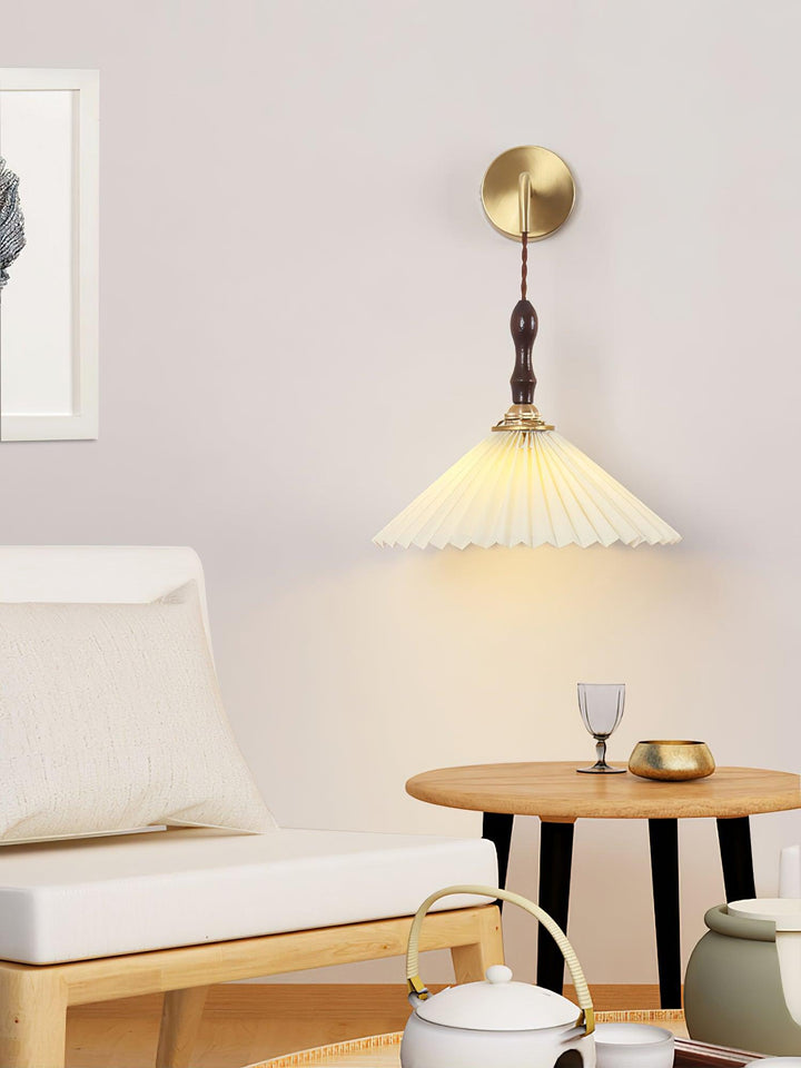 Lampa Ścienna z Faldami z Drewna