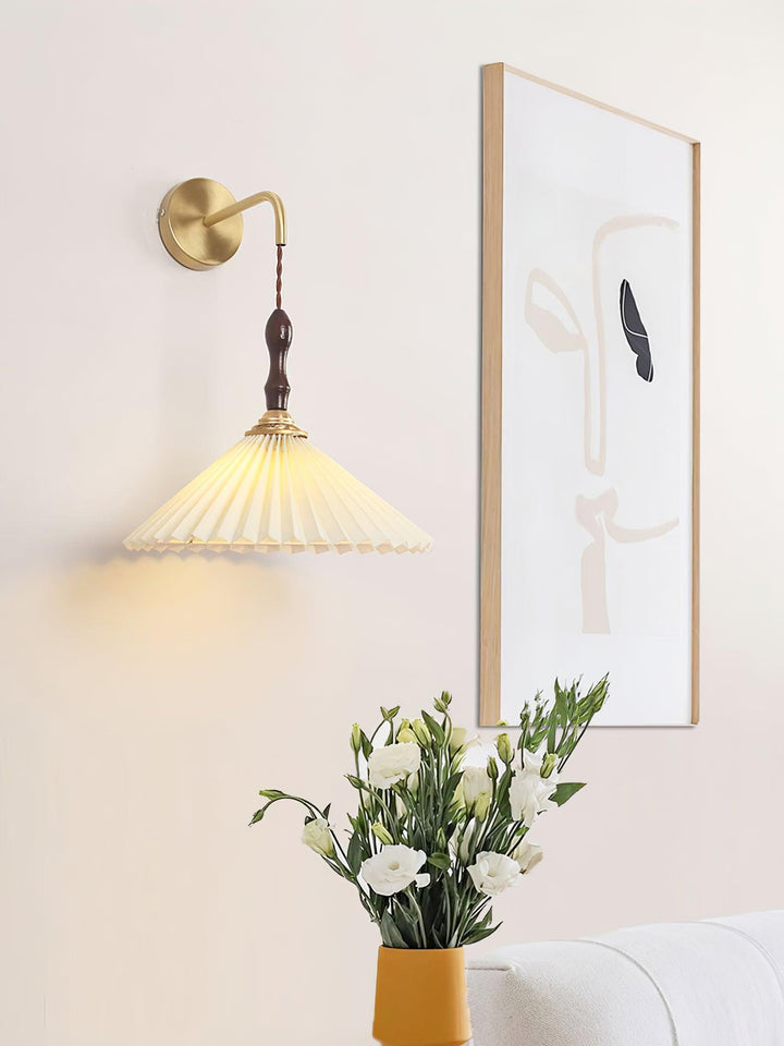 Lampa Ścienna z Faldami z Drewna