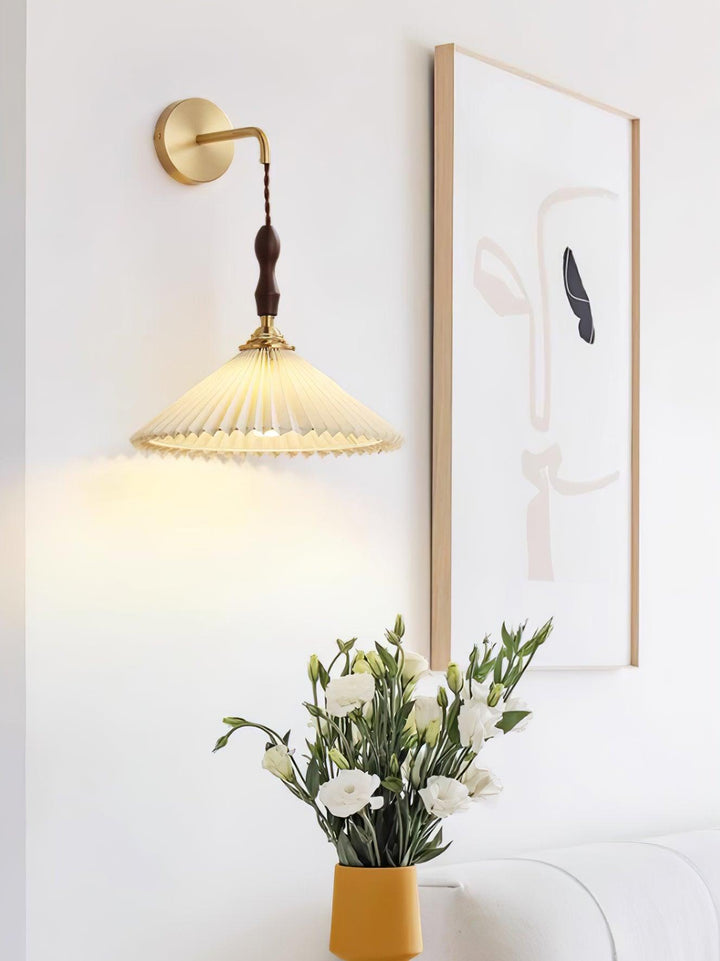 Lampa Ścienna z Faldami z Drewna