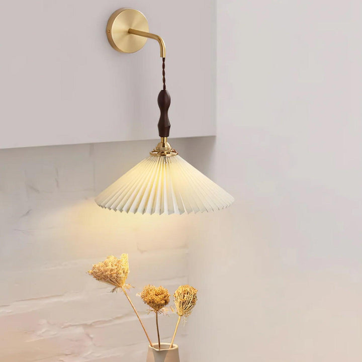 Lampa Ścienna z Faldami z Drewna
