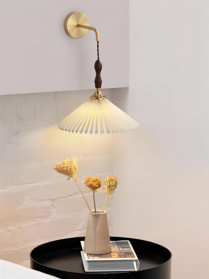 Lampa Ścienna z Faldami z Drewna