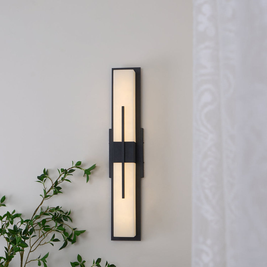 Lampa ścienna Possini Outdoor Alabaster