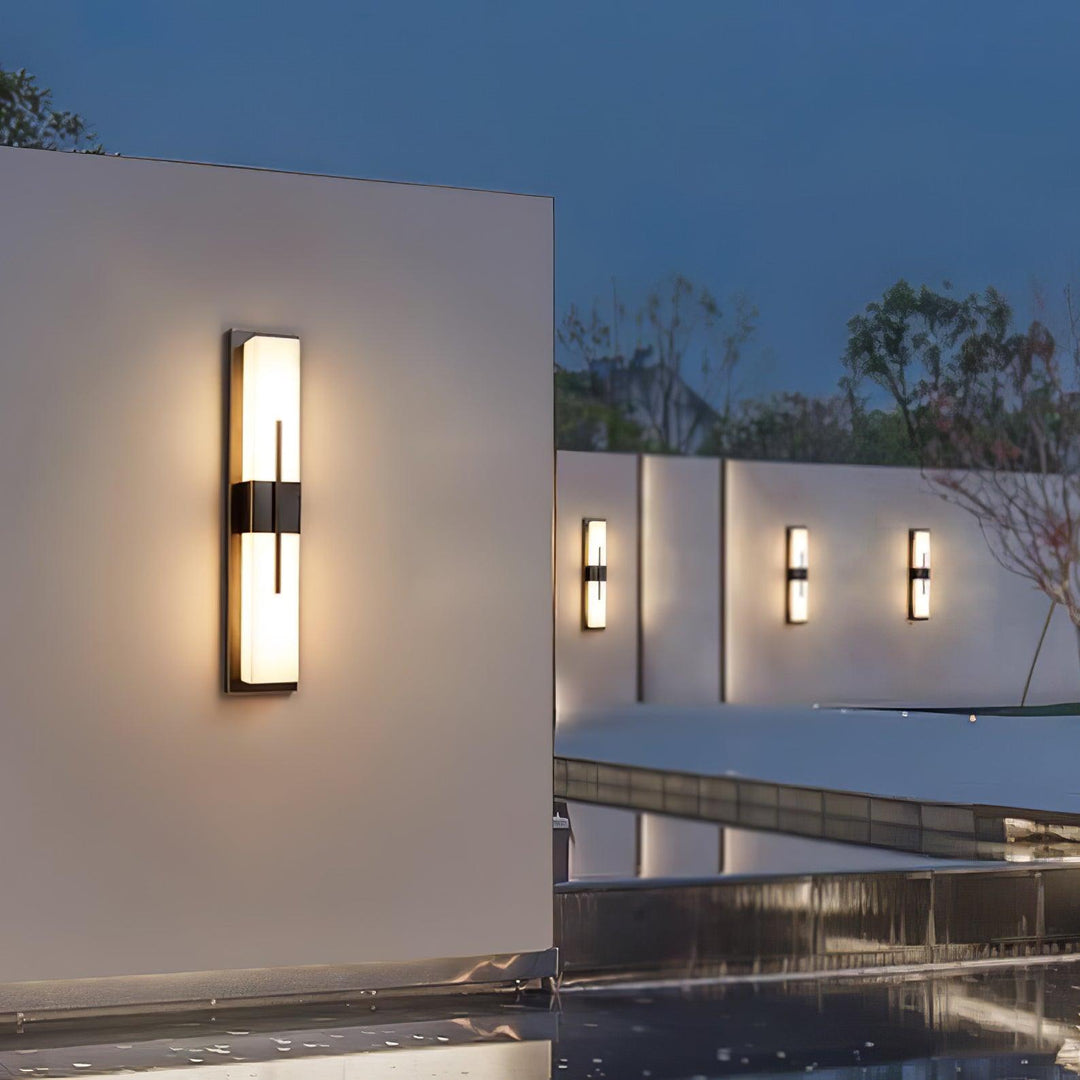 Lampa ścienna Possini Outdoor Alabaster