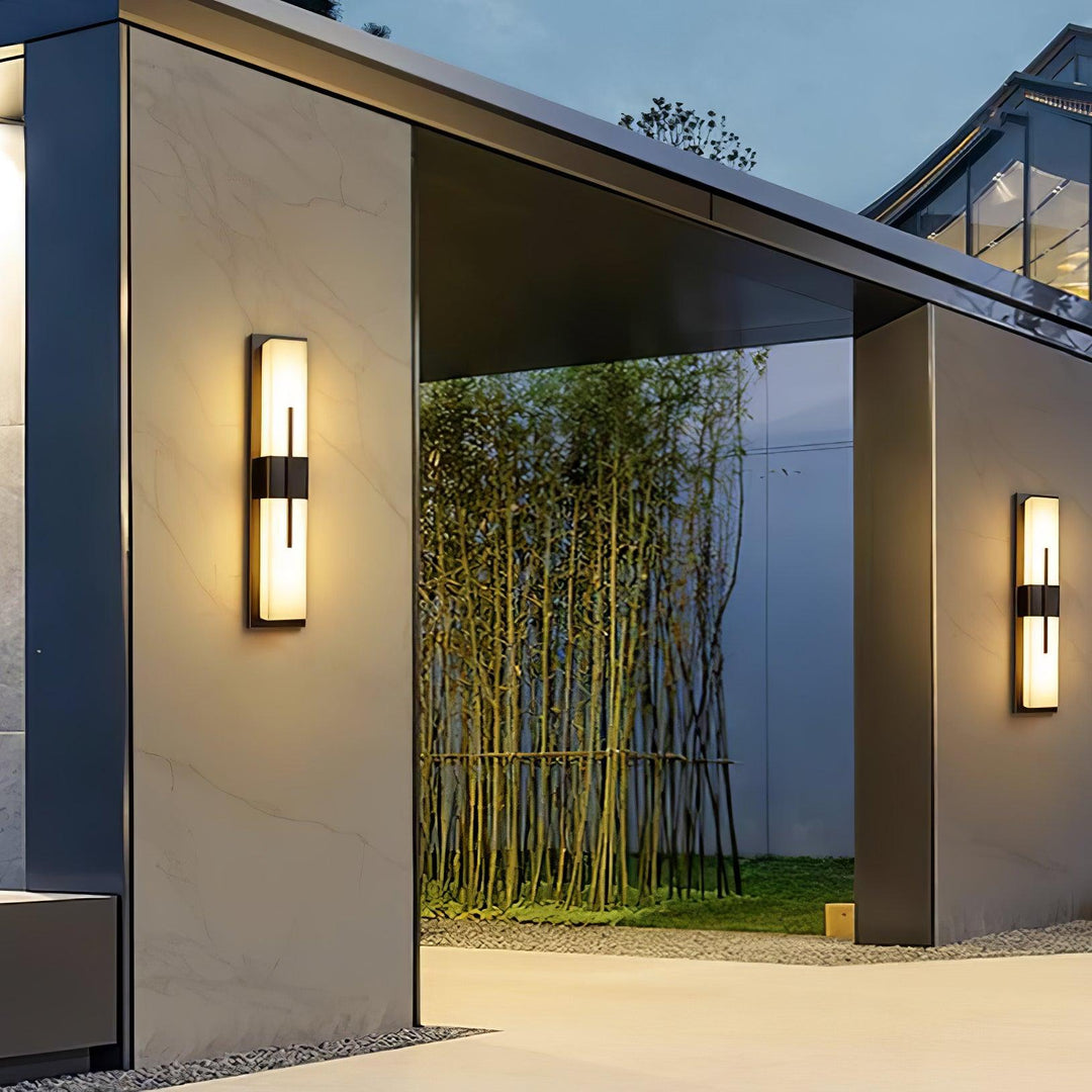 Lampa ścienna Possini Outdoor Alabaster