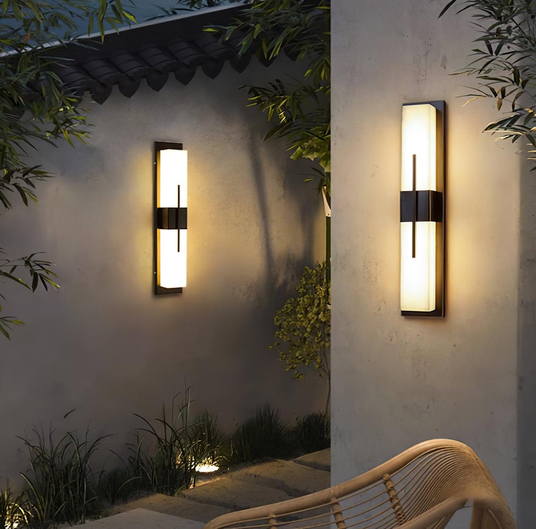 Lampa ścienna Possini Outdoor Alabaster