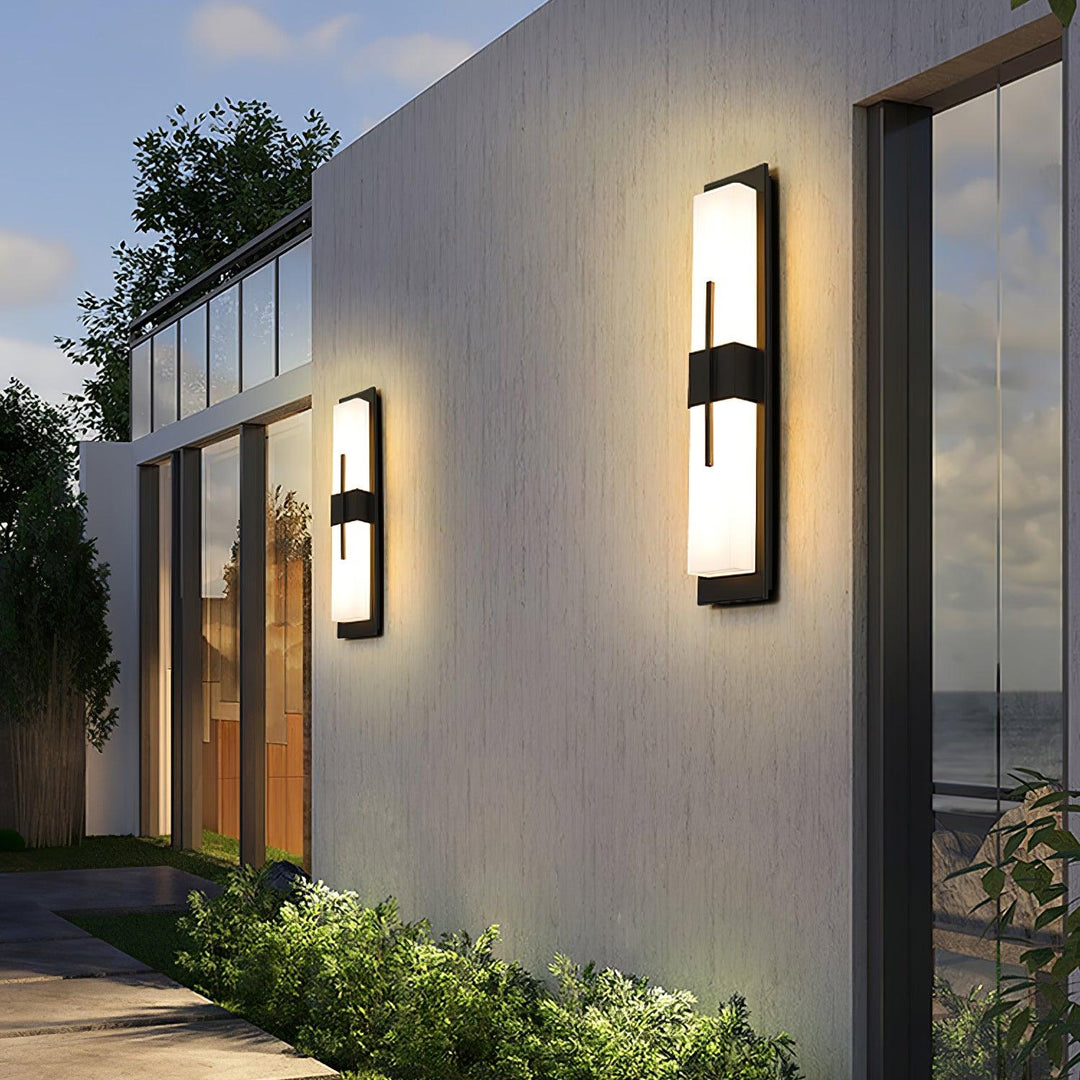 Lampa ścienna Possini Outdoor Alabaster