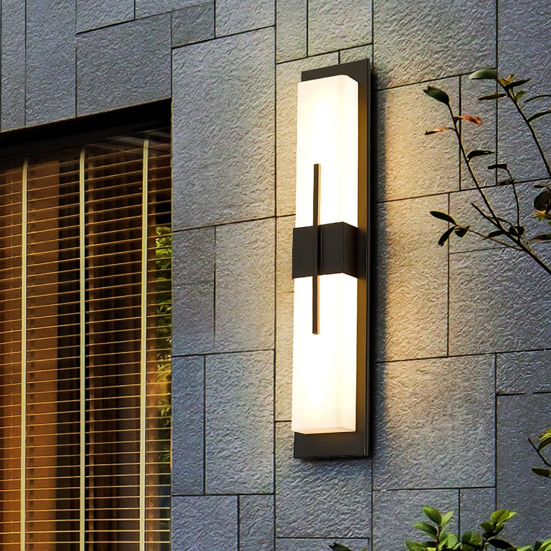 Lampa ścienna Possini Outdoor Alabaster
