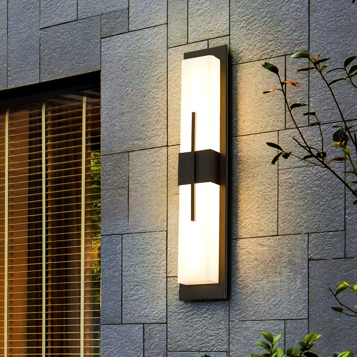 Lampa ścienna Possini Outdoor Alabaster