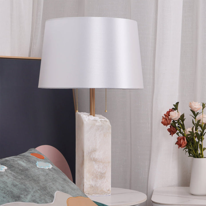 Lampa stołowa z surowego alabastru