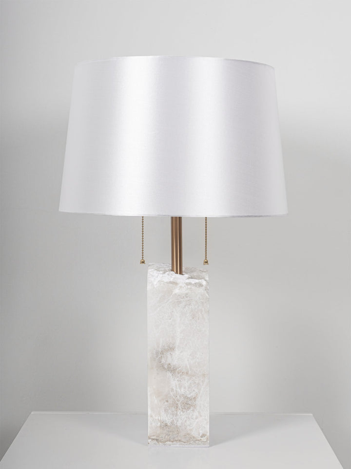 Lampa stołowa z surowego alabastru
