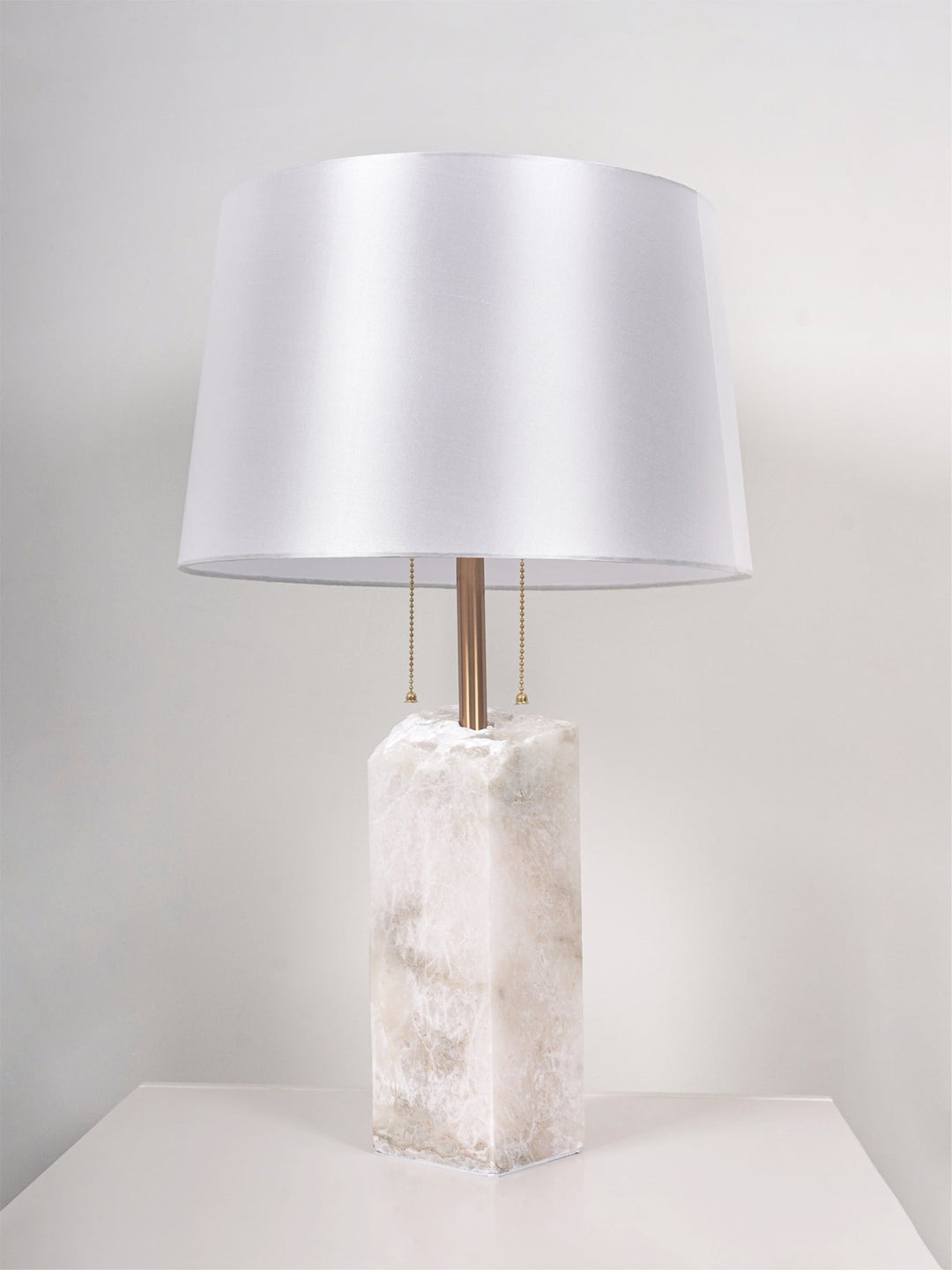 Lampa stołowa z surowego alabastru