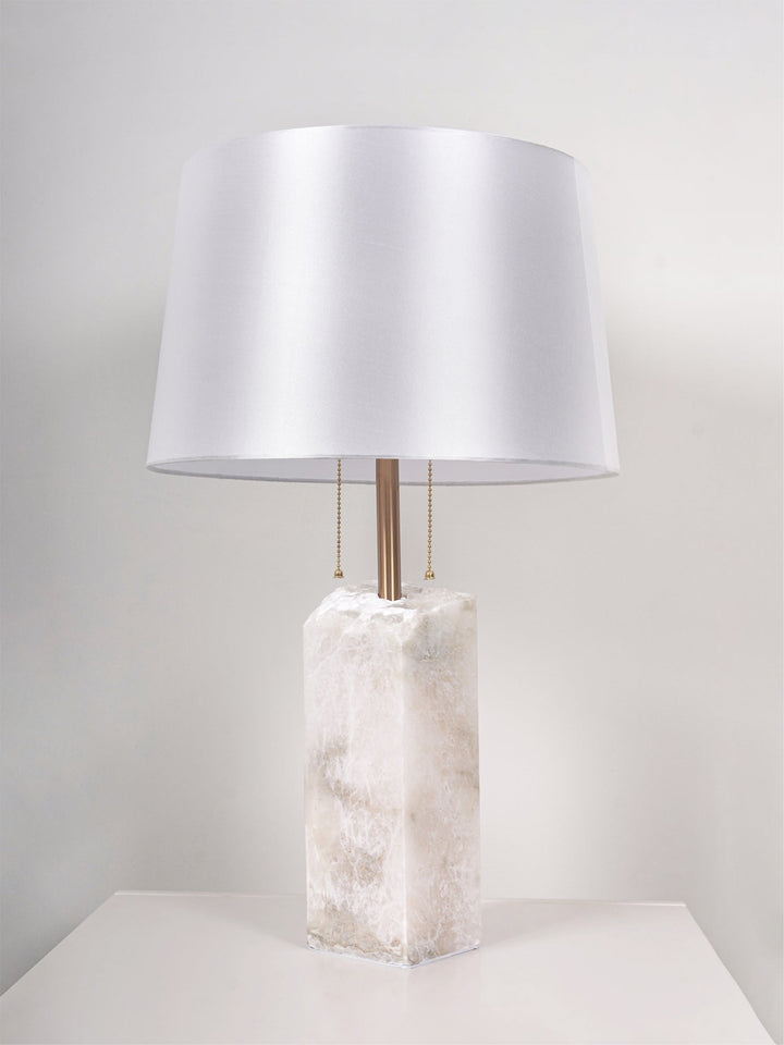 Lampa stołowa z surowego alabastru