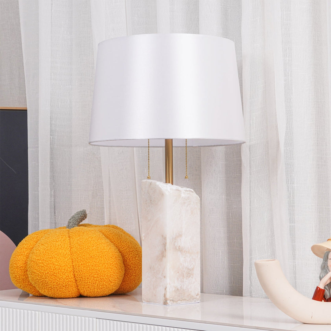 Lampa stołowa z surowego alabastru