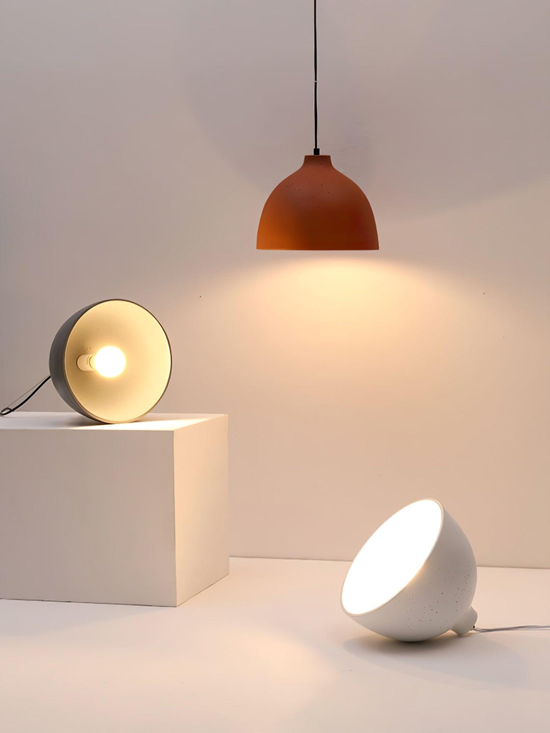 Lampa wisząca z żywicy w kształcie miski