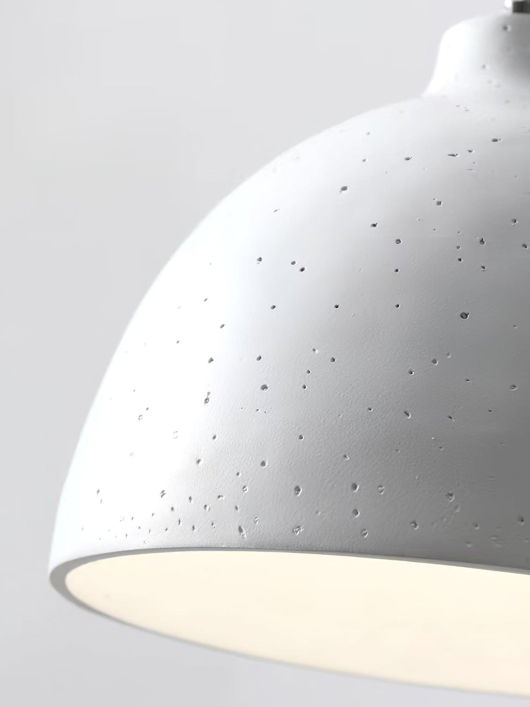 Lampa wisząca z żywicy w kształcie miski
