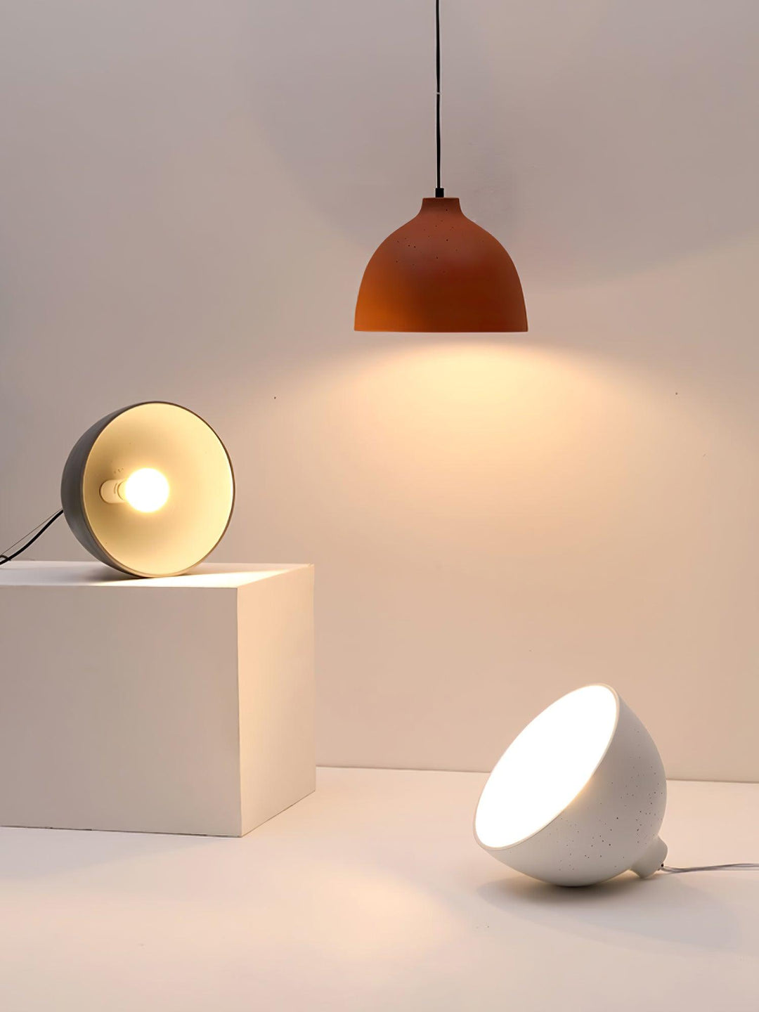 Lampa wisząca z żywicy w kształcie miski