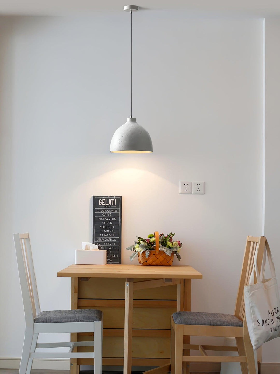 Lampa wisząca z żywicy w kształcie miski