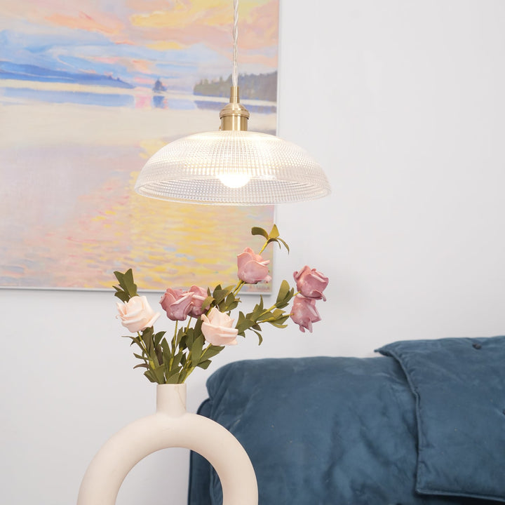 Lampa wisząca z żebrowanym kloszem