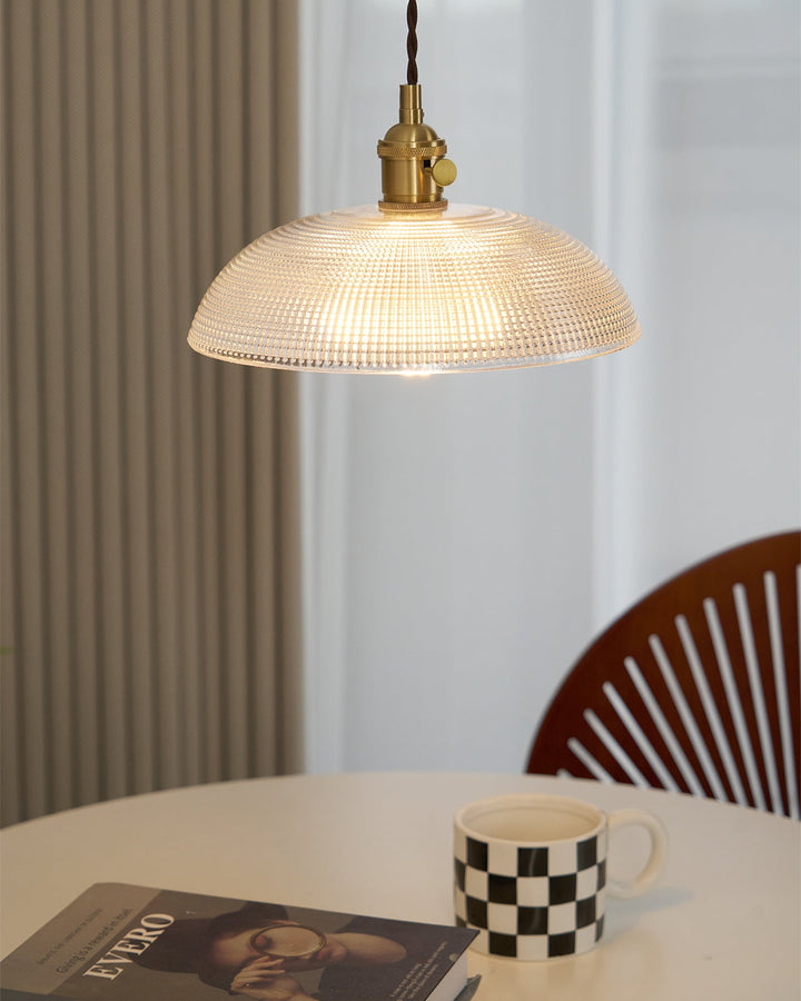 Lampa wisząca z żebrowanym kloszem