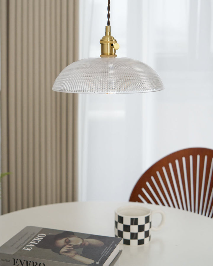 Lampa wisząca z żebrowanym spiralnym kloszem