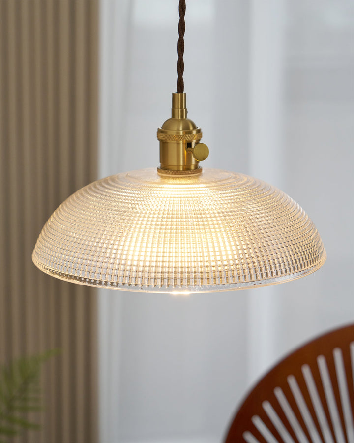 Lampa wisząca z żebrowanym kloszem