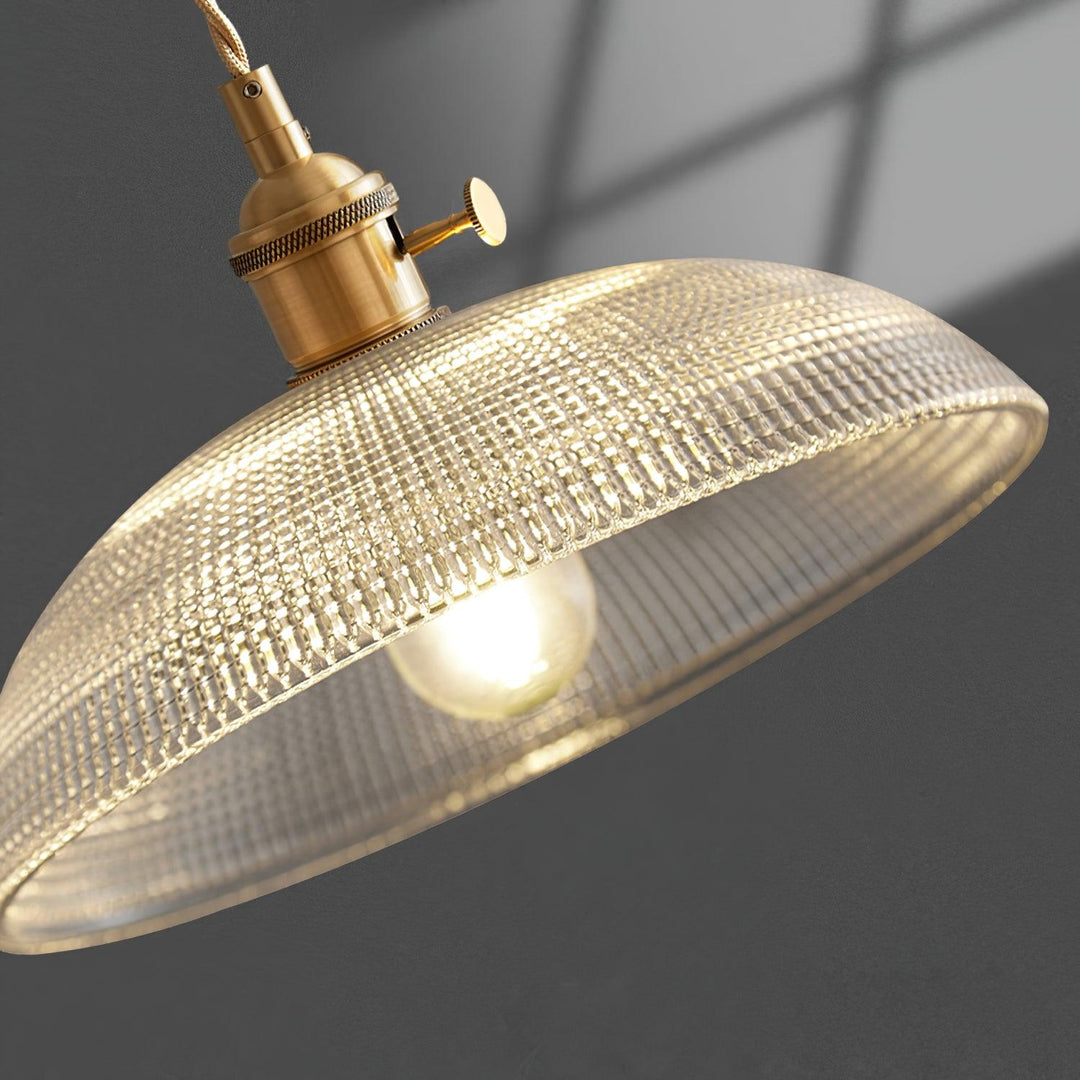 Lampa wisząca z żebrowanym kloszem