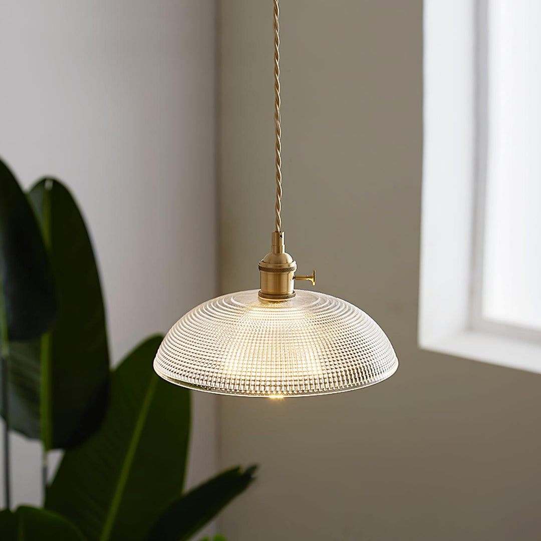 Lampa wisząca z żebrowanym kloszem
