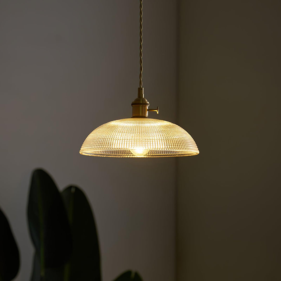Lampa wisząca z żebrowanym kloszem