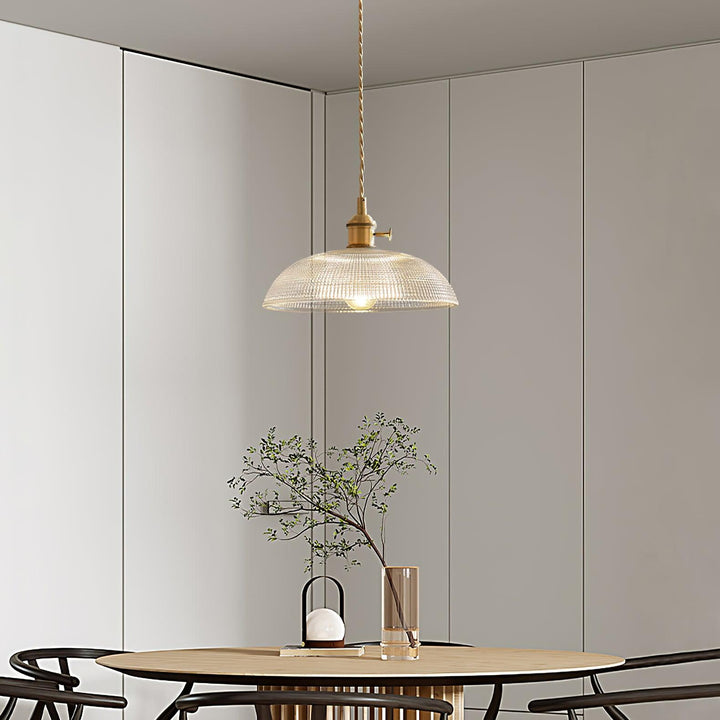 Lampa wisząca z żebrowanym kloszem