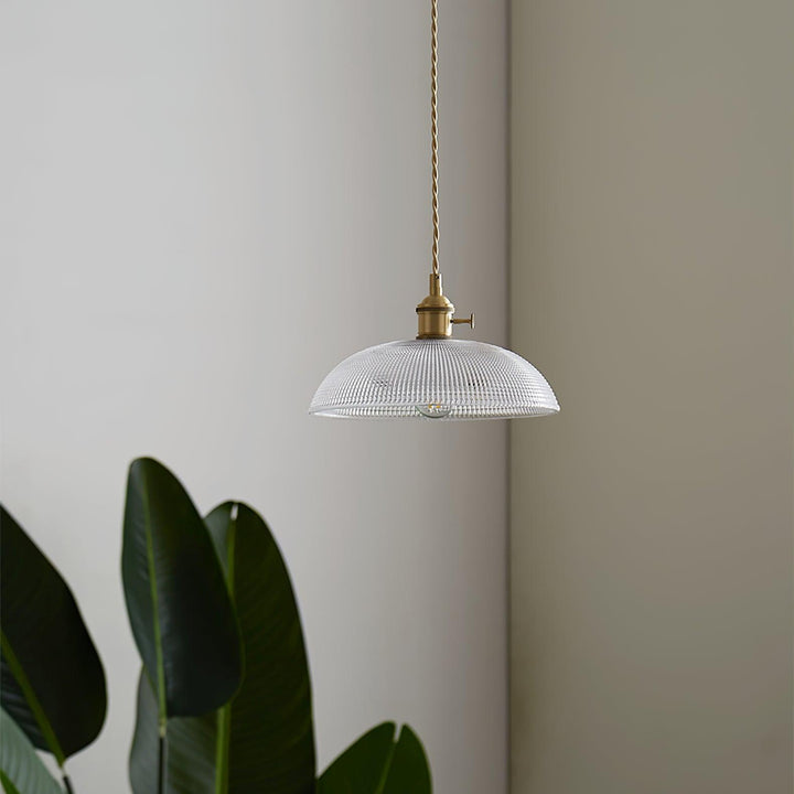 Lampa wisząca z żebrowanym kloszem