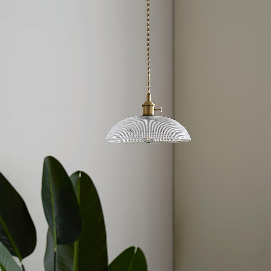 Lampa wisząca z żebrowanym spiralnym kloszem
