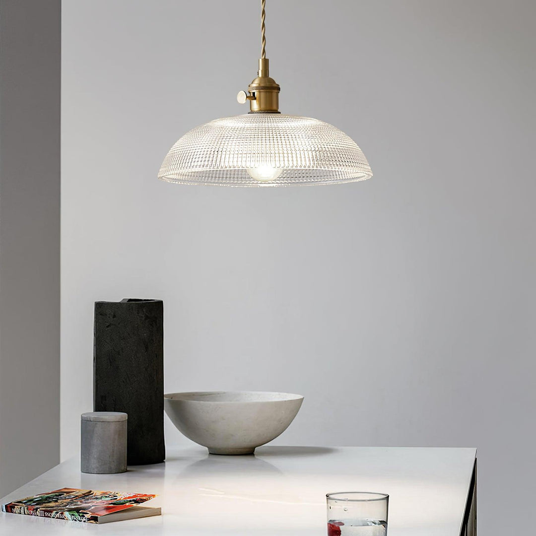 Lampa wisząca z żebrowanym spiralnym kloszem