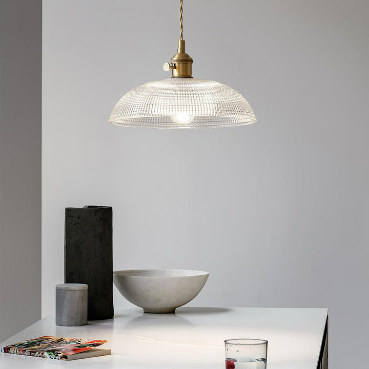 Lampa wisząca z żebrowanym spiralnym kloszem