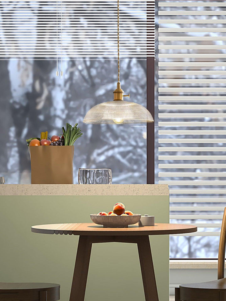 Lampa wisząca z żebrowanym kloszem