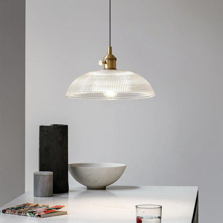 Lampa wisząca z żebrowanym spiralnym kloszem