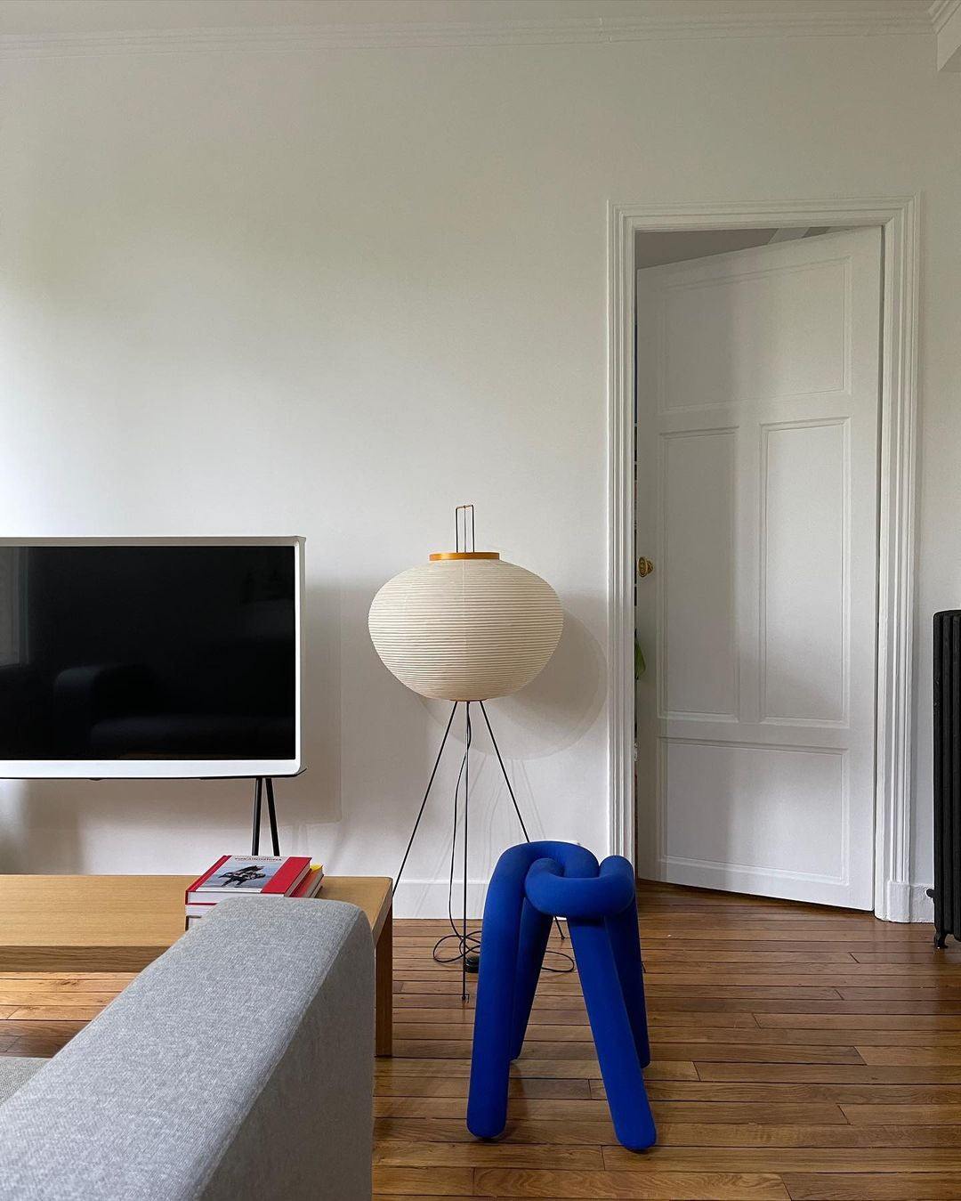 Lampa podłogowa z papieru ryżowego