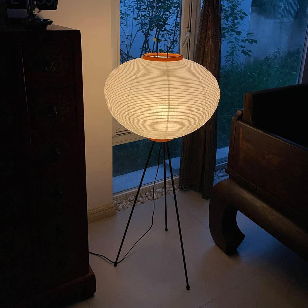 Lampa podłogowa z papieru ryżowego