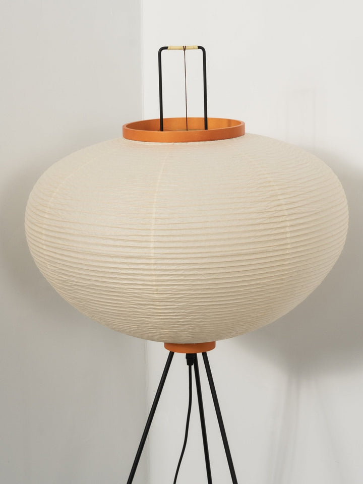 Lampa podłogowa z papieru ryżowego