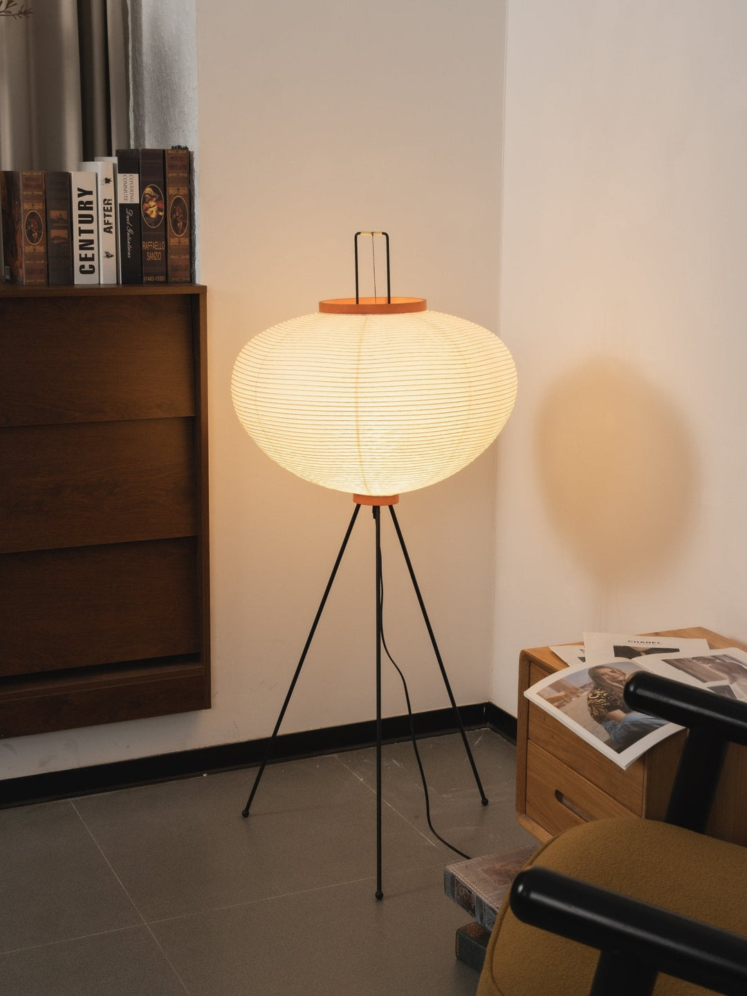 Lampa podłogowa z papieru ryżowego