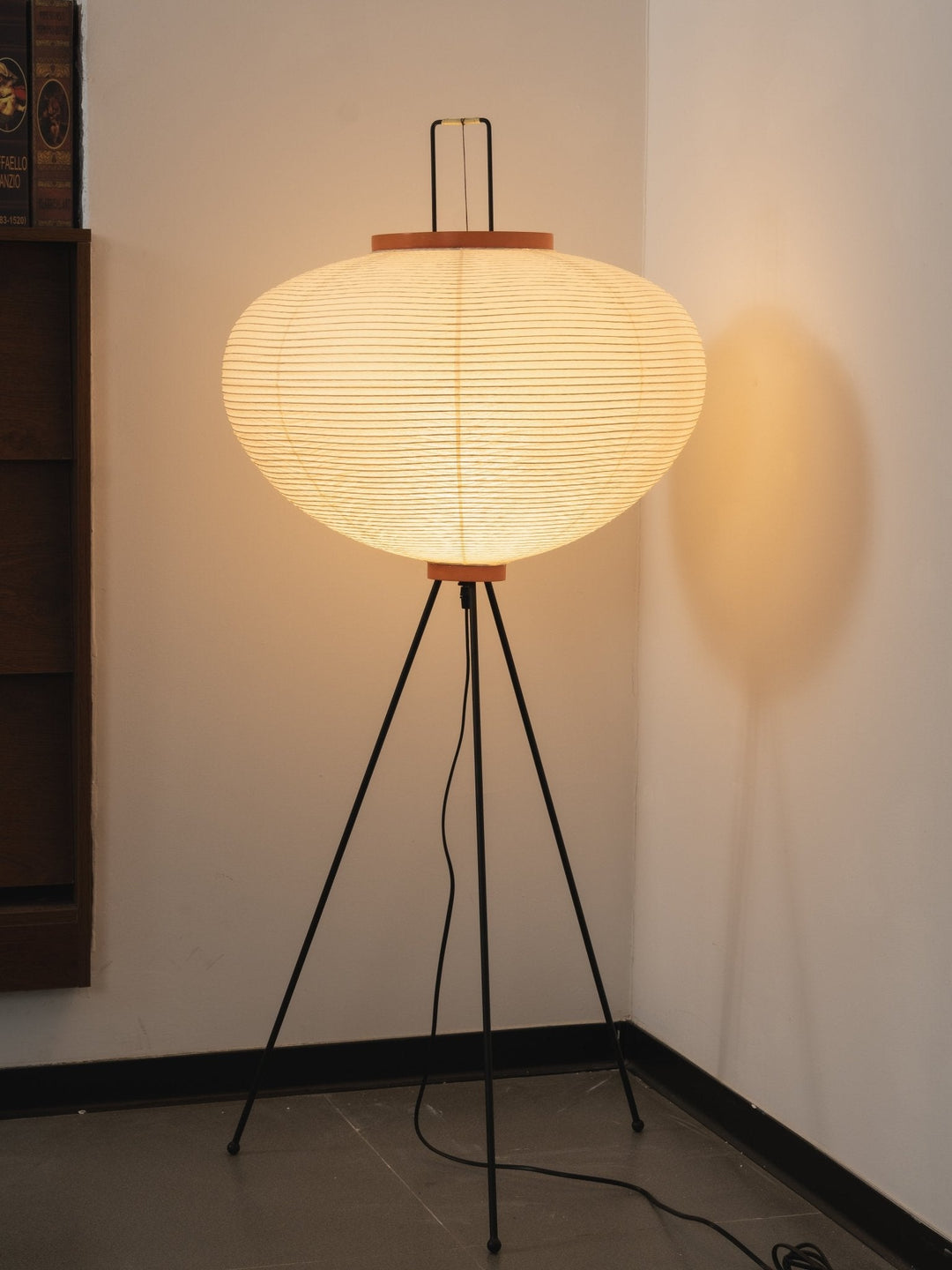 Lampa podłogowa z papieru ryżowego