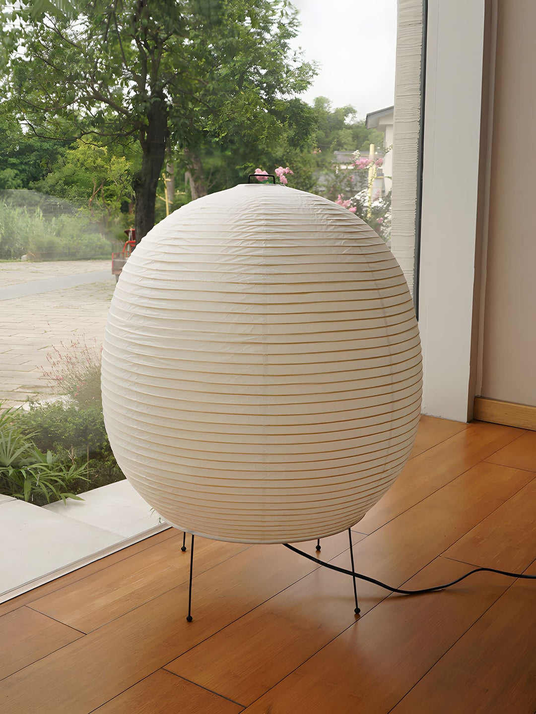 Lampa stołowa z papieru ryżowego