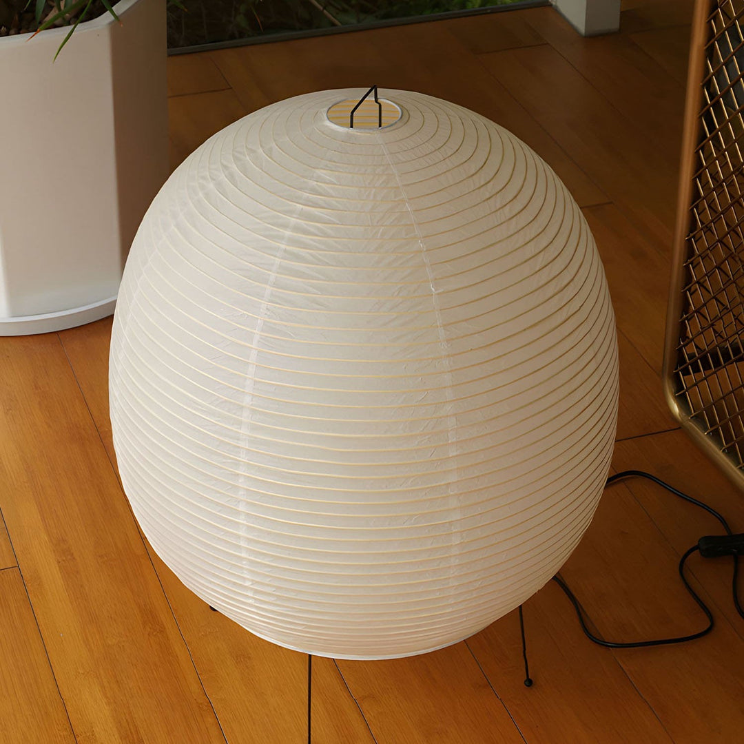 Lampa stołowa z papieru ryżowego