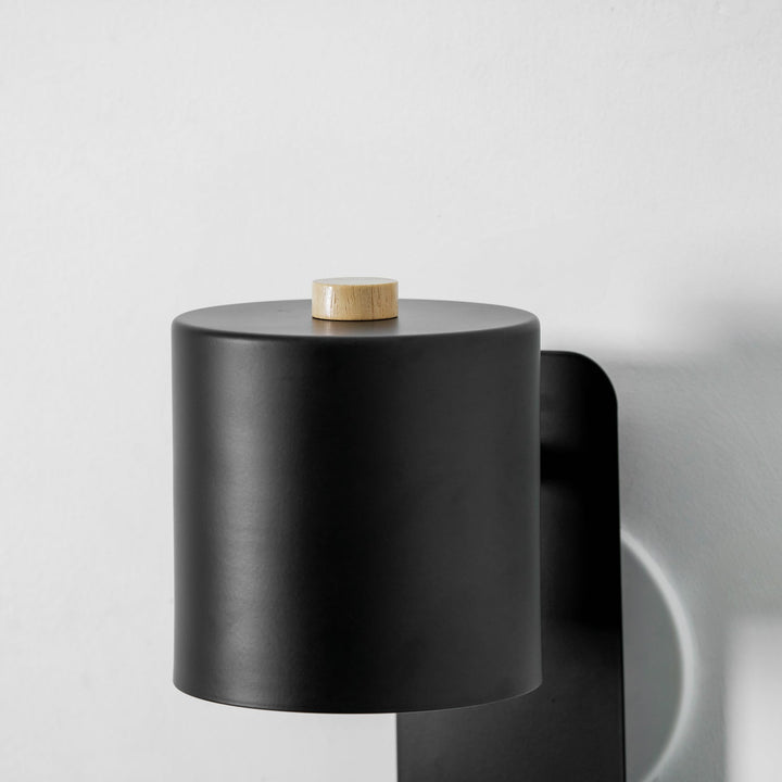 Obrotowa lampa ścienna z cylindrycznym kloszem
