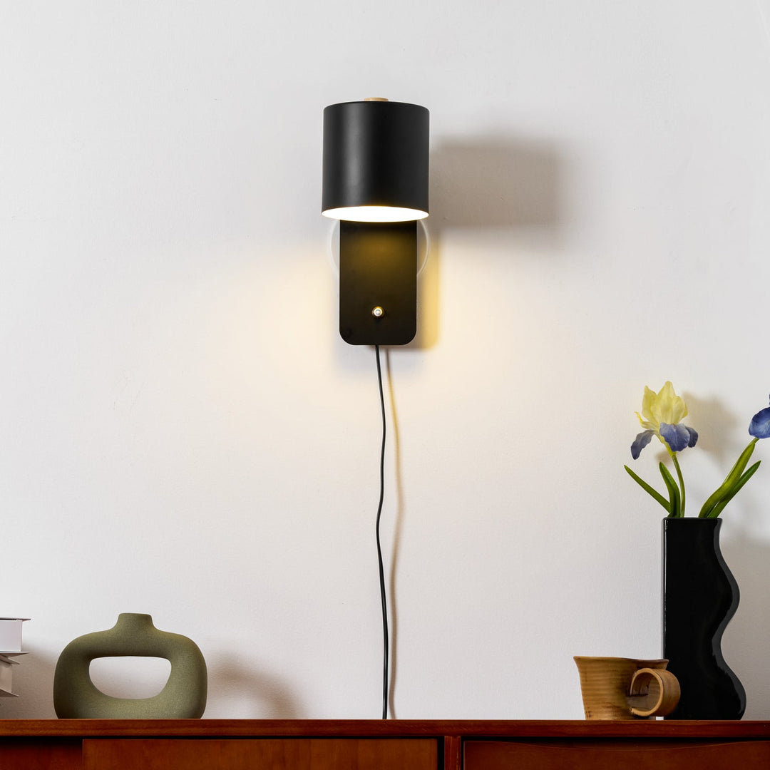 Obrotowa lampa ścienna z cylindrycznym kloszem