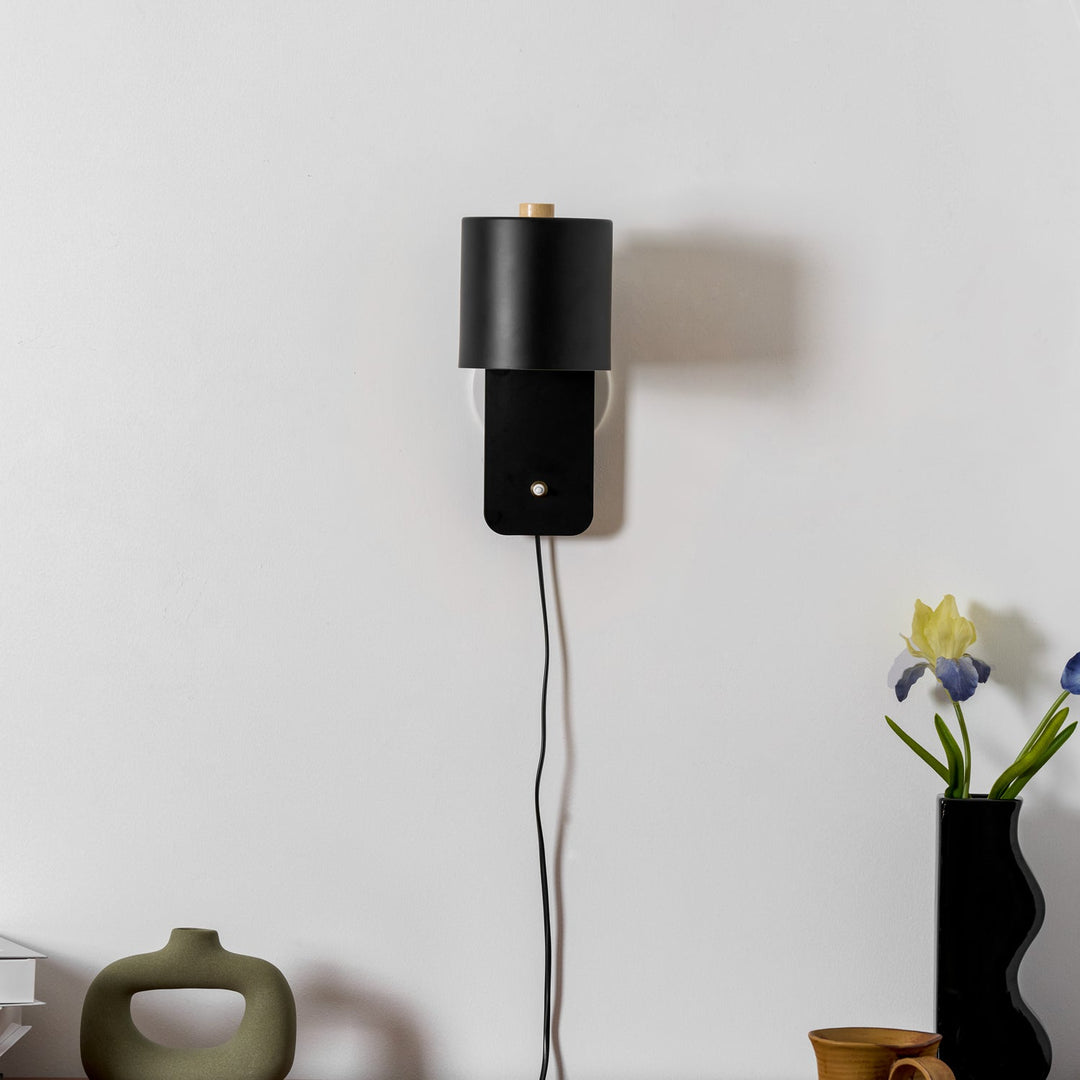 Obrotowa lampa ścienna z cylindrycznym kloszem