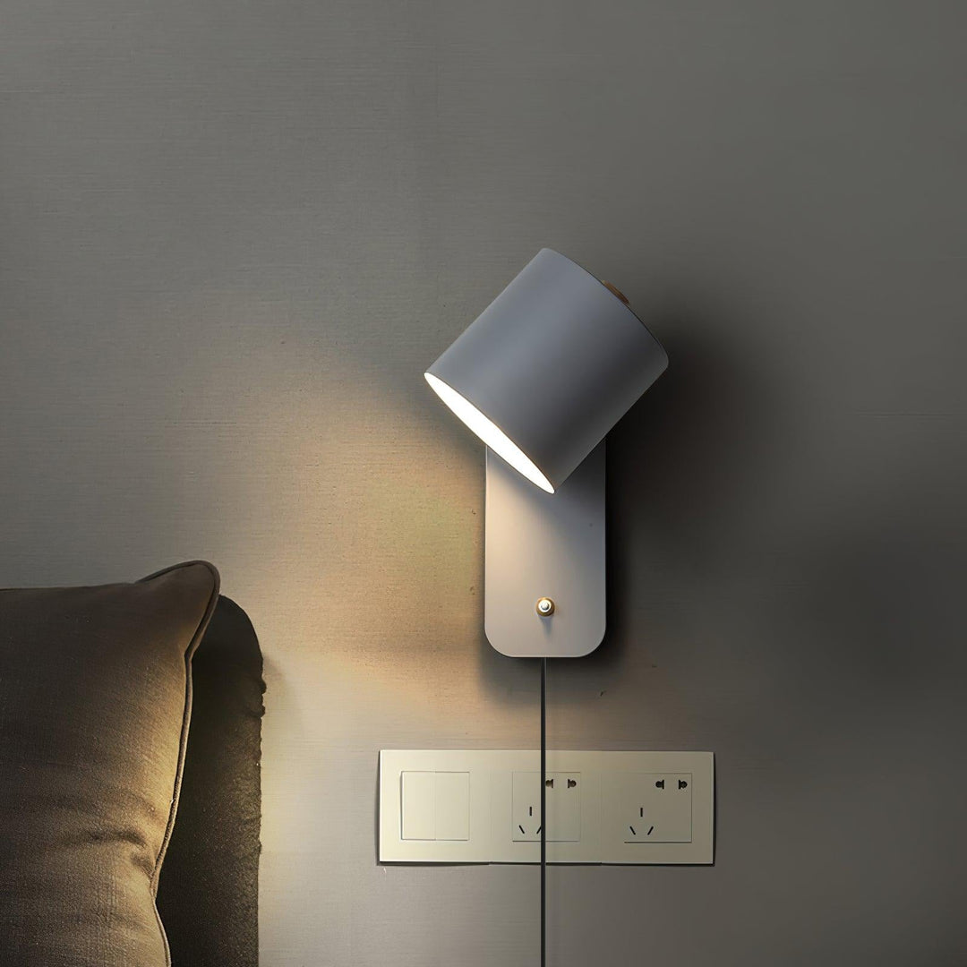 Obrotowa lampa ścienna z cylindrycznym kloszem